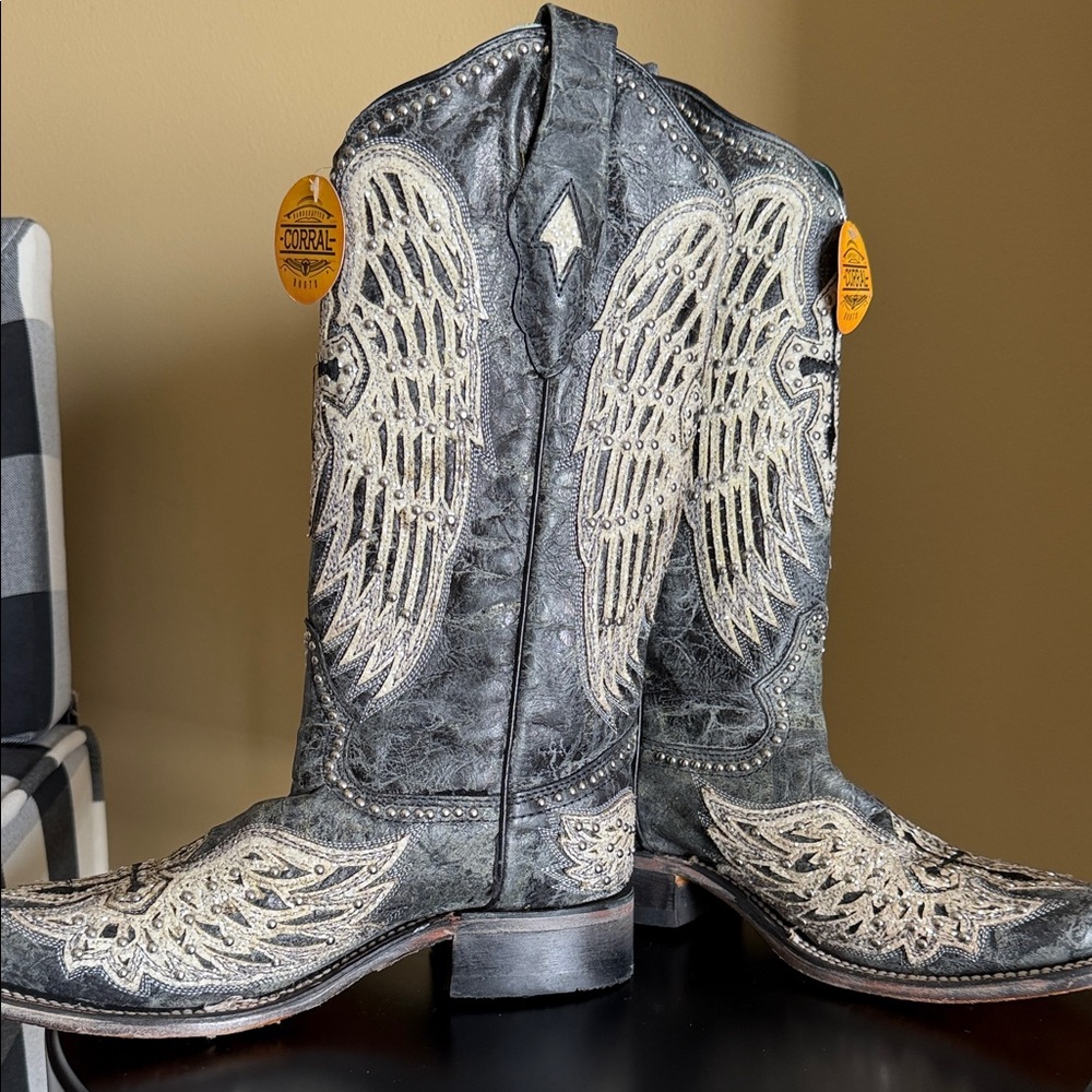 Corral Embroidered Cowboy Boots - Black and Cream… - image 2